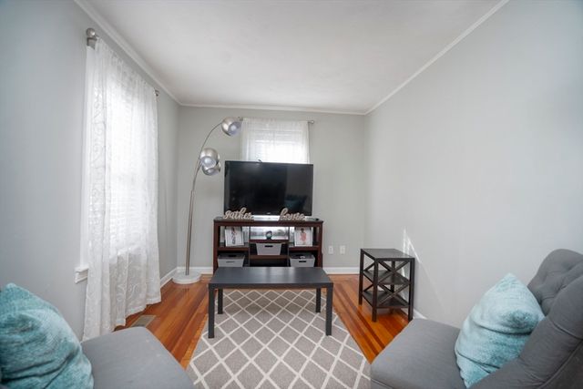 3 Winnegance Ave, Peabody, MA 01960
