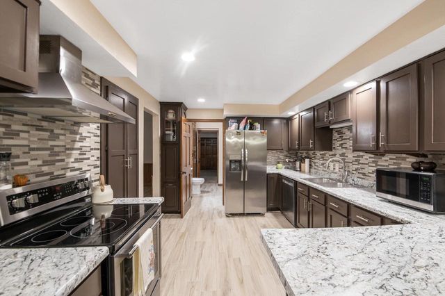 2691 MAYLINE DRIVE, Green Bay, WI 54311