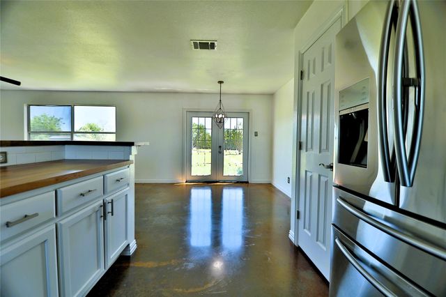 152 Round Up DR, Liberty Hill, TX 78642