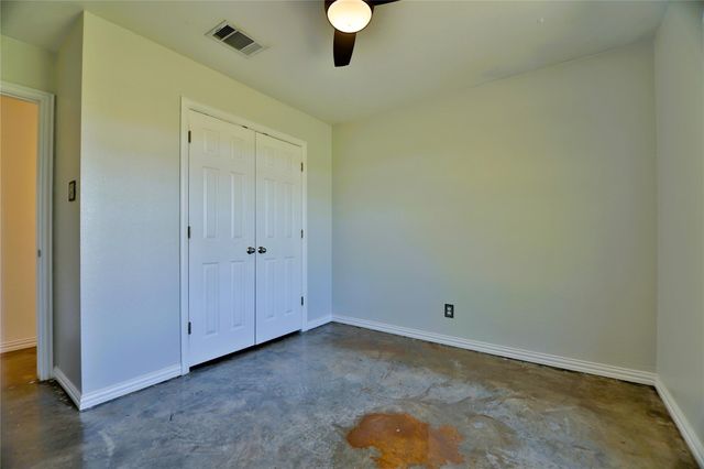 152 Round Up DR, Liberty Hill, TX 78642