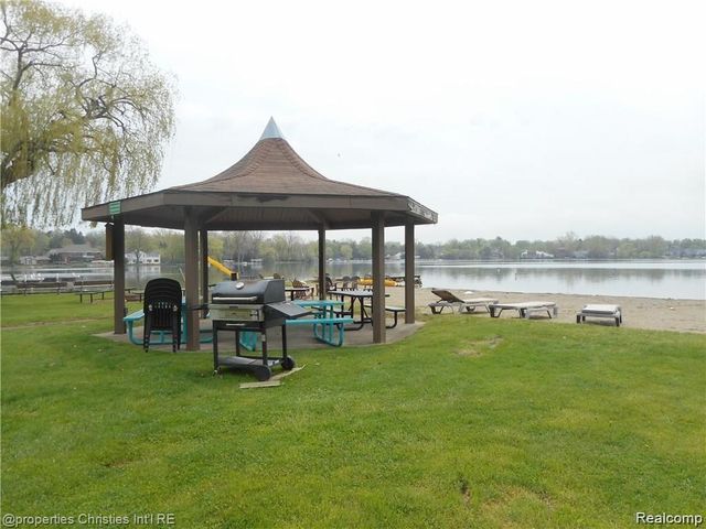 4768 Wendrick Drive, West Bloomfield Charter Township, MI 48323