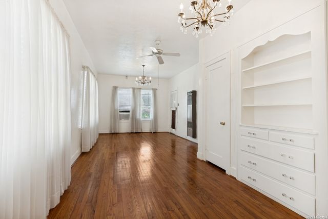 230 W High, San Antonio, TX 78210