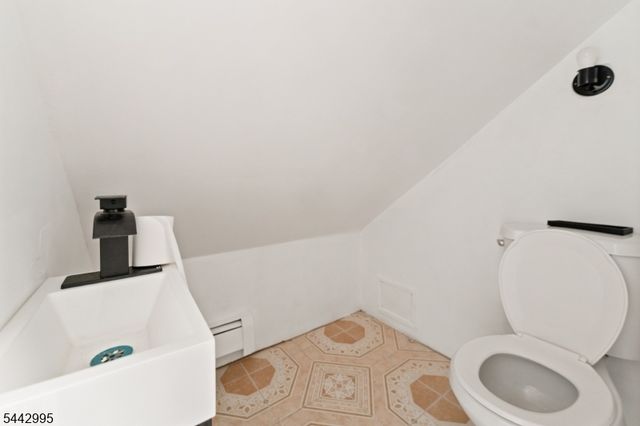 334 Pine St, Elizabeth City, NJ 07206