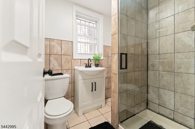 334 Pine St, Elizabeth City, NJ 07206