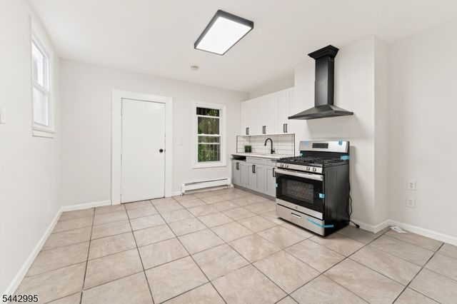 334 Pine St, Elizabeth City, NJ 07206