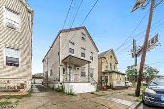 334 Pine St, Elizabeth City, NJ 07206