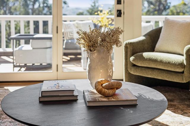 99 Deer Park Ave, San Rafael, CA 94901