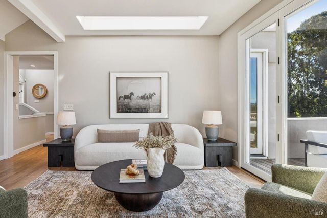 99 Deer Park Ave, San Rafael, CA 94901