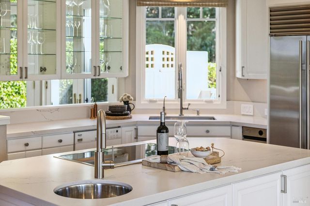 99 Deer Park Ave, San Rafael, CA 94901