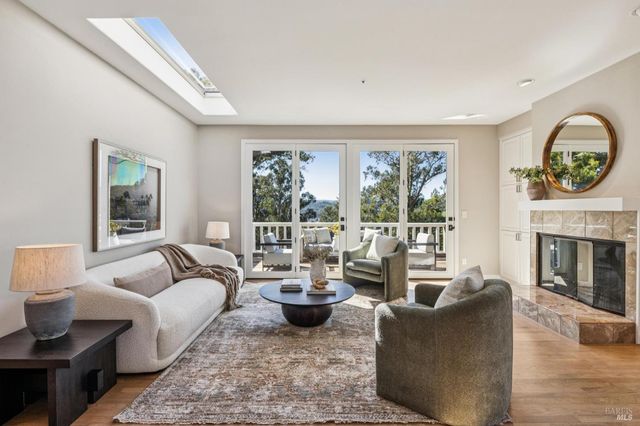 99 Deer Park Ave, San Rafael, CA 94901