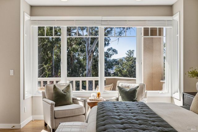 99 Deer Park Ave, San Rafael, CA 94901