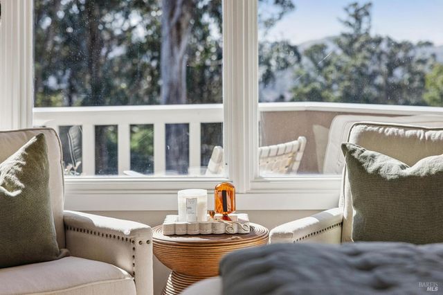 99 Deer Park Ave, San Rafael, CA 94901