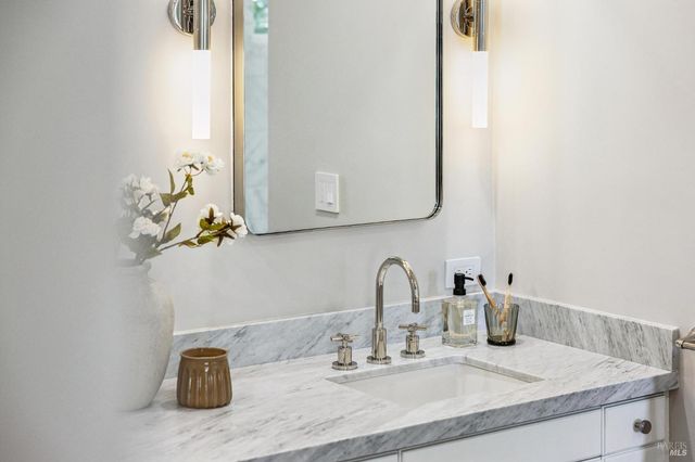 99 Deer Park Ave, San Rafael, CA 94901