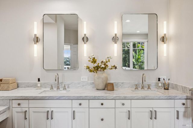 99 Deer Park Ave, San Rafael, CA 94901