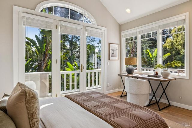 99 Deer Park Ave, San Rafael, CA 94901