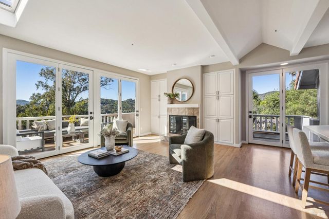 99 Deer Park Ave, San Rafael, CA 94901