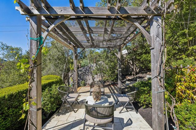 99 Deer Park Ave, San Rafael, CA 94901