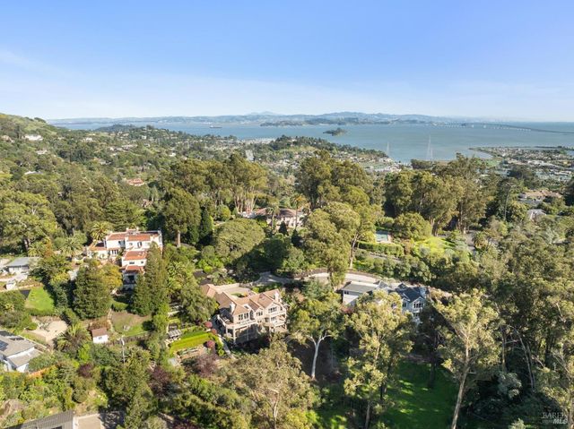 99 Deer Park Ave, San Rafael, CA 94901