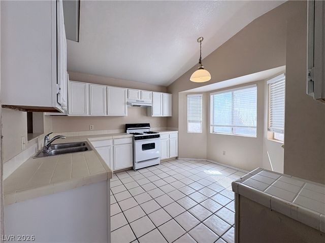 2737 CATHEDRAL Lane, Las Vegas, NV 89108