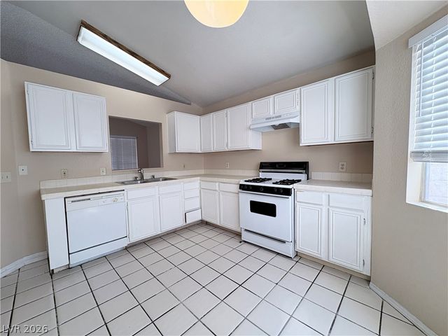 2737 CATHEDRAL Lane, Las Vegas, NV 89108