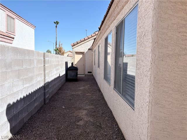 2737 CATHEDRAL Lane, Las Vegas, NV 89108