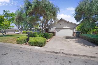 3030 Stanton Cir, Carmichael, CA 95608