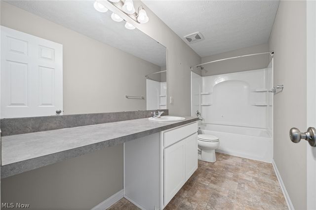 37272 Sandy Ridge Drive, North Ridgeville, OH 44039