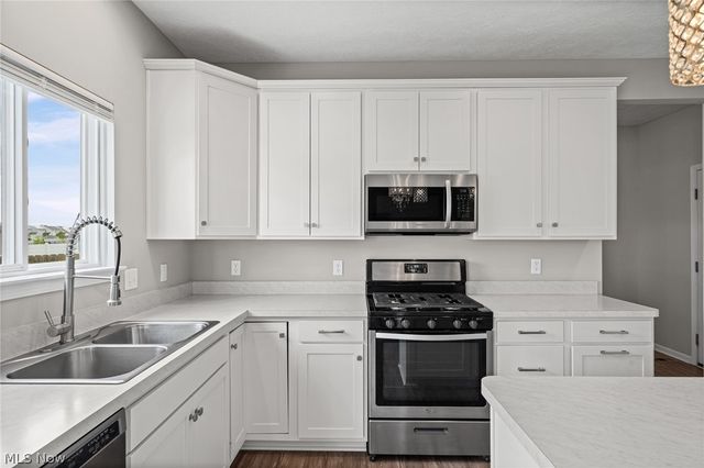 37272 Sandy Ridge Drive, North Ridgeville, OH 44039