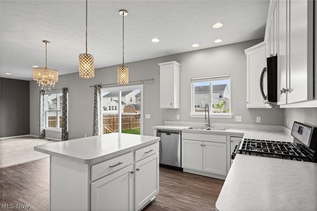 37272 Sandy Ridge Drive, North Ridgeville, OH 44039