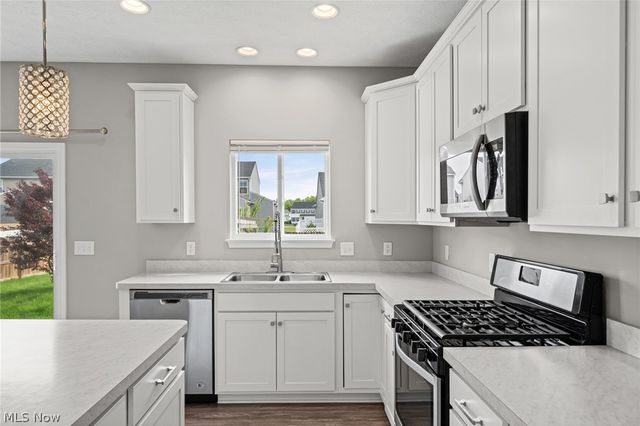 37272 Sandy Ridge Drive, North Ridgeville, OH 44039