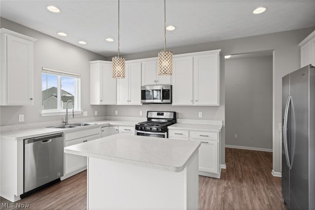 37272 Sandy Ridge Drive, North Ridgeville, OH 44039