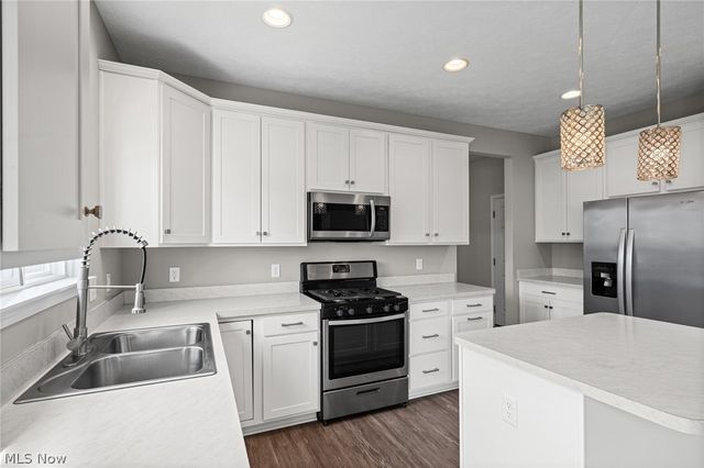 37272 Sandy Ridge Drive, North Ridgeville, OH 44039