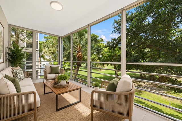806 CYPRESS GROVE Lane 303, Pompano Beach, FL 33069