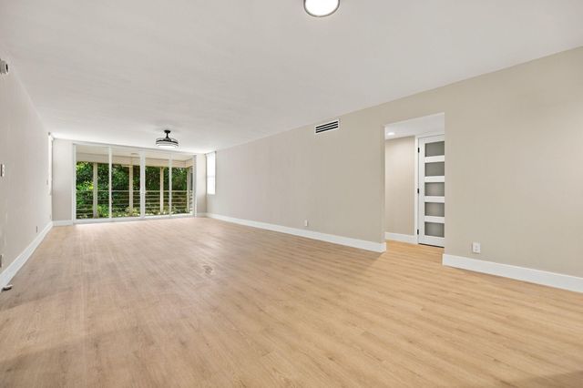 806 CYPRESS GROVE Lane 303, Pompano Beach, FL 33069