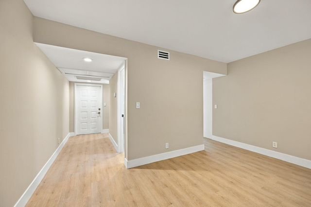 806 CYPRESS GROVE Lane 303, Pompano Beach, FL 33069