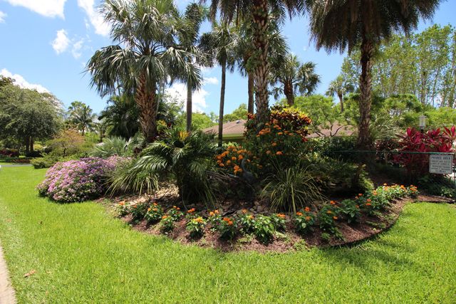 806 CYPRESS GROVE Lane 303, Pompano Beach, FL 33069