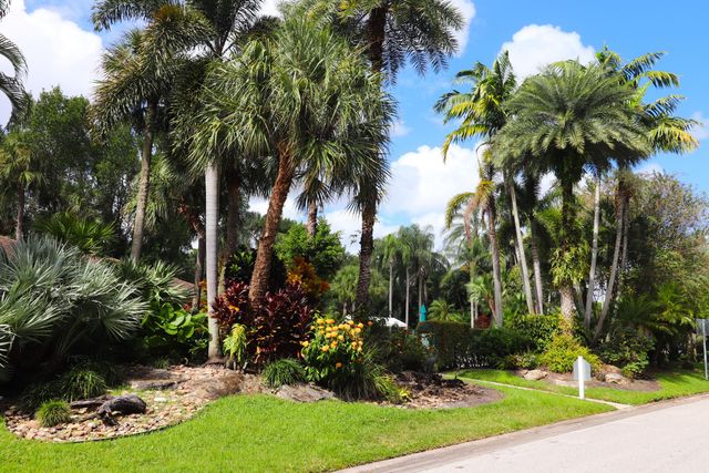 806 CYPRESS GROVE Lane 303, Pompano Beach, FL 33069