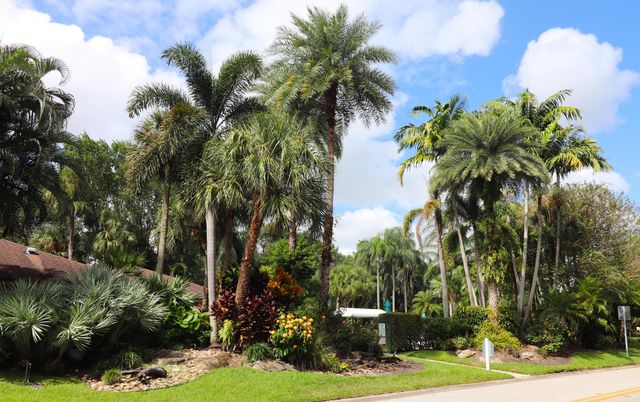 806 CYPRESS GROVE Lane 303, Pompano Beach, FL 33069