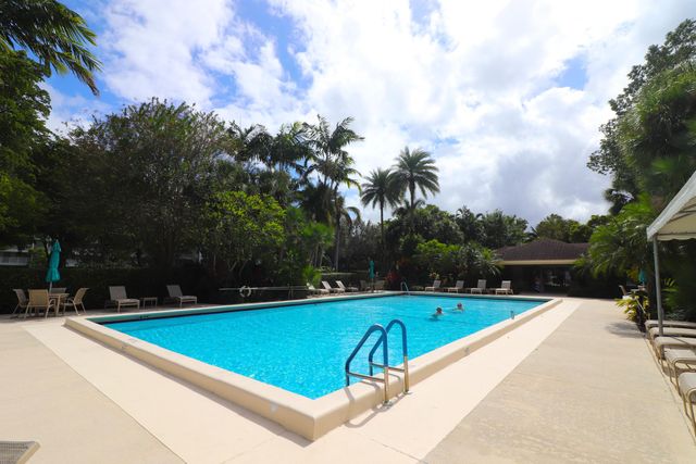 806 CYPRESS GROVE Lane 303, Pompano Beach, FL 33069