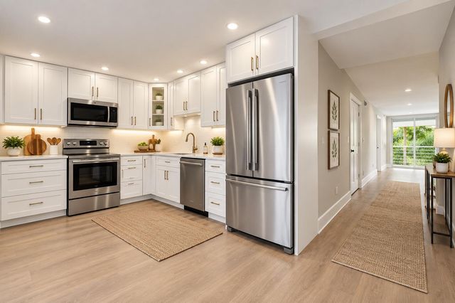 806 CYPRESS GROVE Lane 303, Pompano Beach, FL 33069