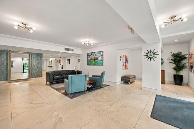 806 CYPRESS GROVE Lane 303, Pompano Beach, FL 33069