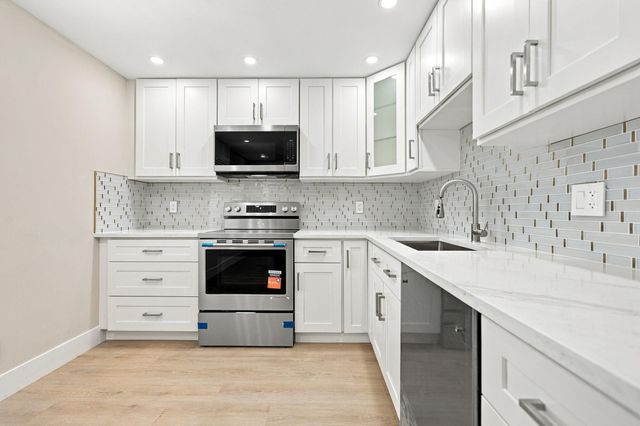 806 CYPRESS GROVE Lane 303, Pompano Beach, FL 33069