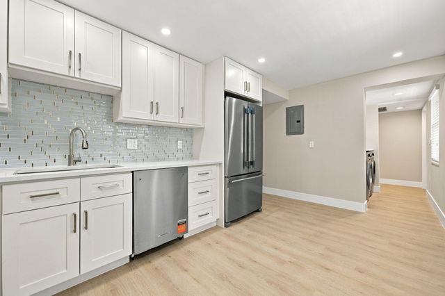 806 CYPRESS GROVE Lane 303, Pompano Beach, FL 33069