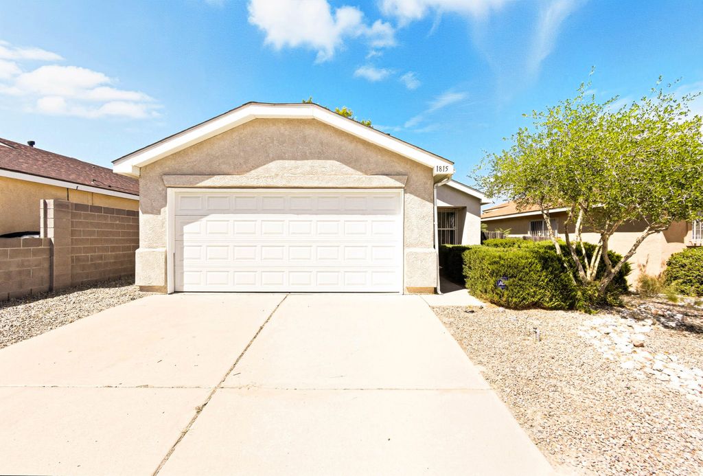 1815 Shadetree Drive SW, Albuquerque, NM 87121
