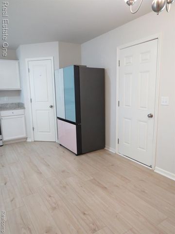 10884 Island Lake Drive, Taylor, MI 48180