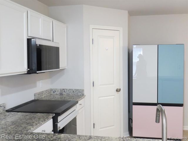 10884 Island Lake Drive, Taylor, MI 48180