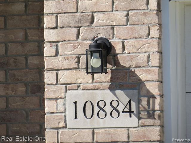 10884 Island Lake Drive, Taylor, MI 48180