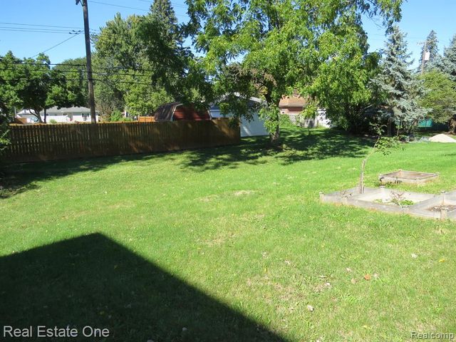10884 Island Lake Drive, Taylor, MI 48180