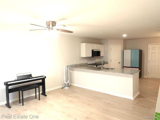 10884 Island Lake Drive, Taylor, MI 48180