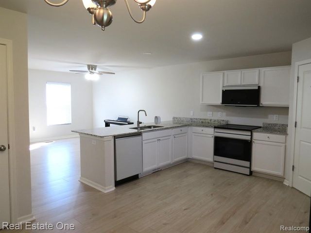 10884 Island Lake Drive, Taylor, MI 48180